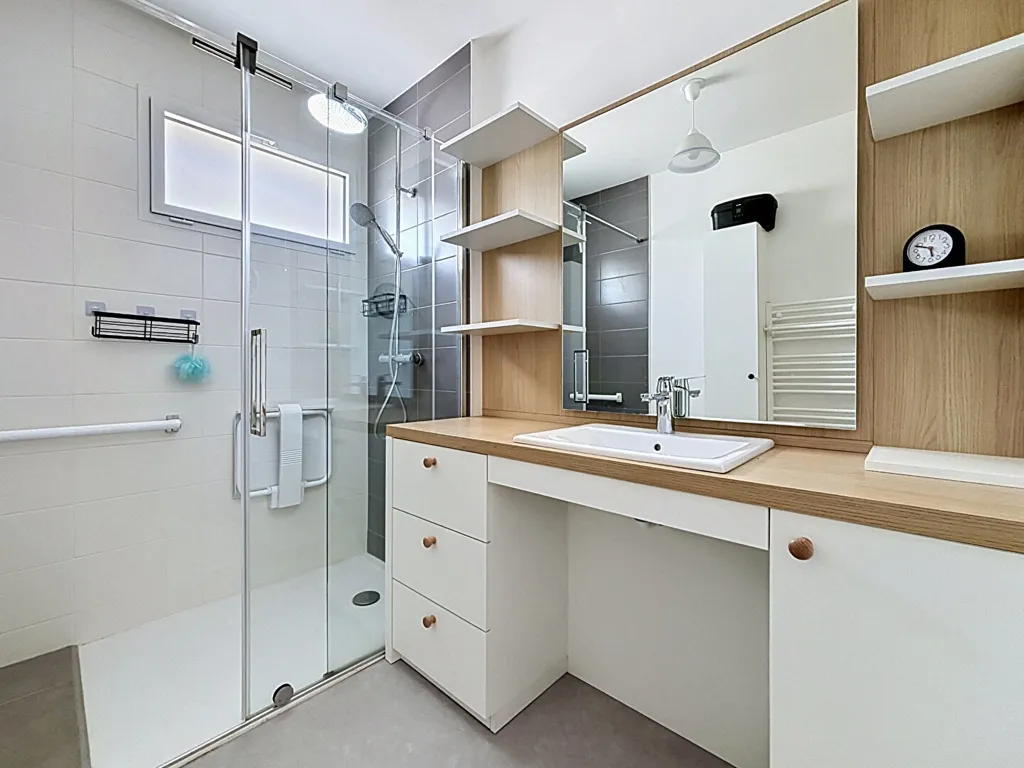 Salles de bain - Appartement PMR 3 Pièces au Centre de Plougonvelin
