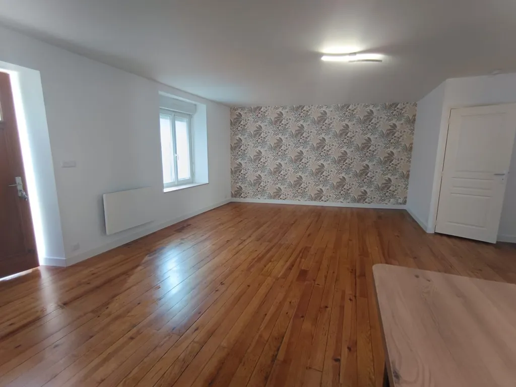 Toad - 2-Bedroom Flat in Centre Écommoy