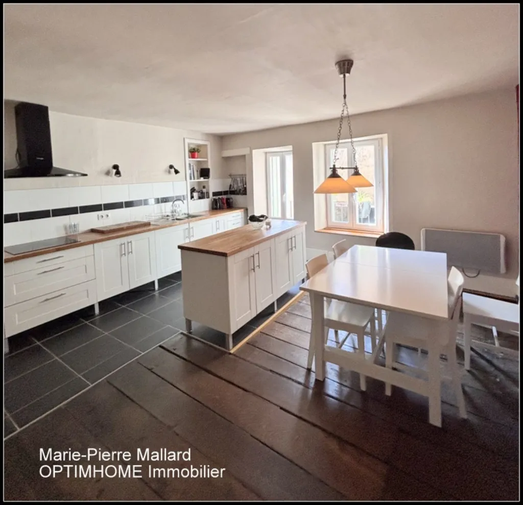 Cuisine - Maison de Ville Rénovée avec Jardin à Saint-Jean-de-Maurienne