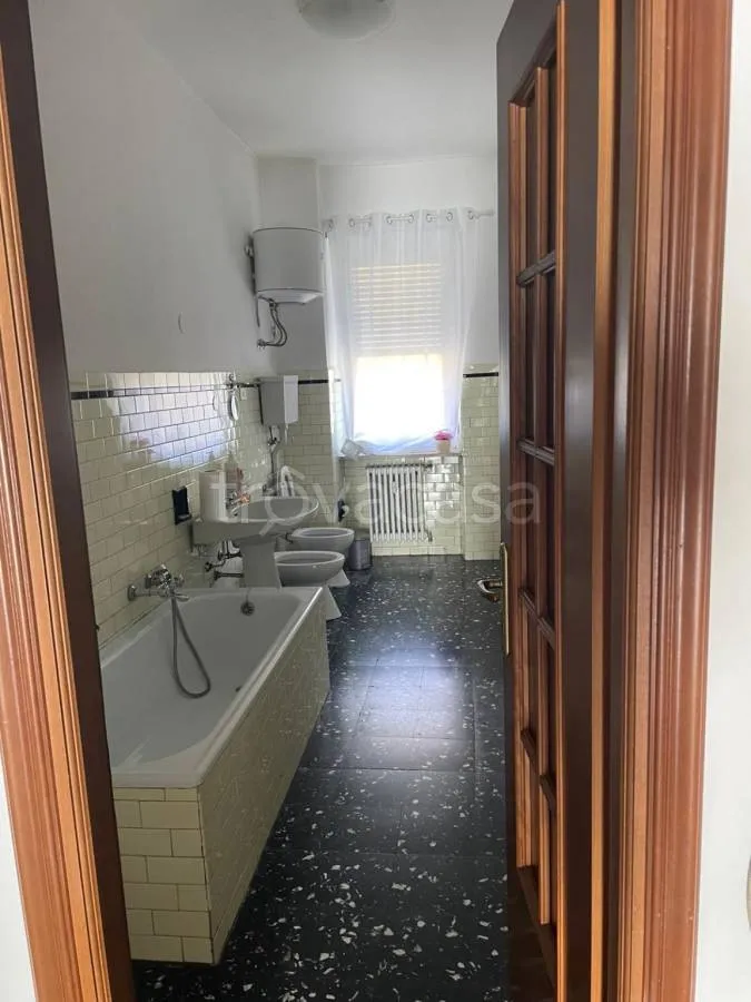 Vannitoad - Converted Studio Apartment with Storage in Samone