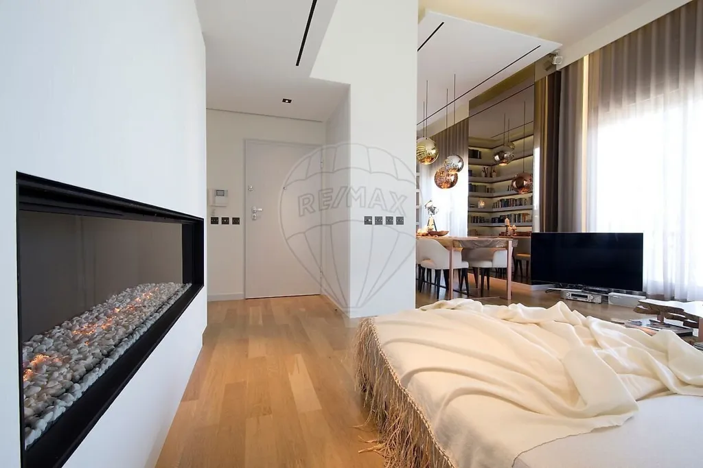 Chambres - Lisbon Condo with Terrace and Fireplace