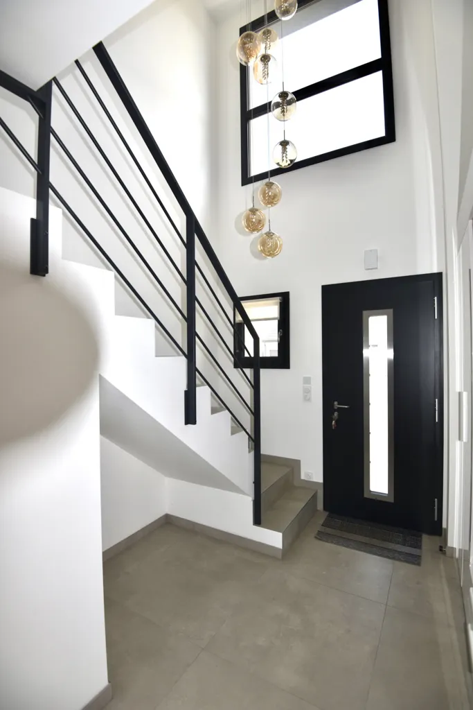 Entrée - Maison Récemment Construite avec Terrasse à Breistroff-la-Grande