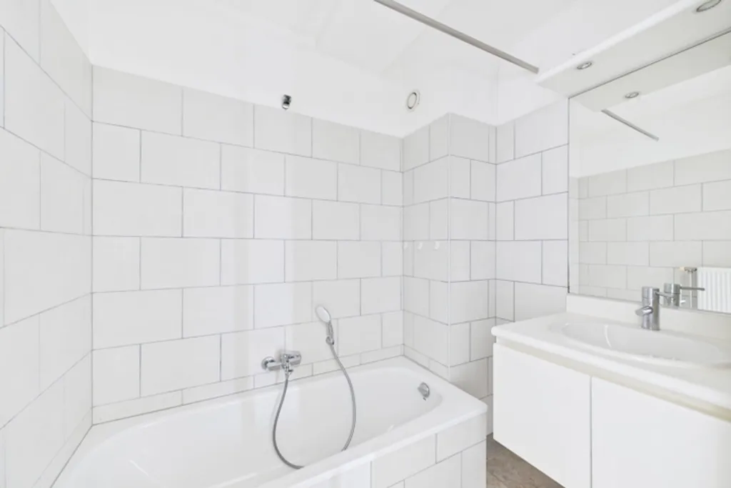 Salles de bain - Appartement Récemment Construit avec Balcon au Centre de Rekkem