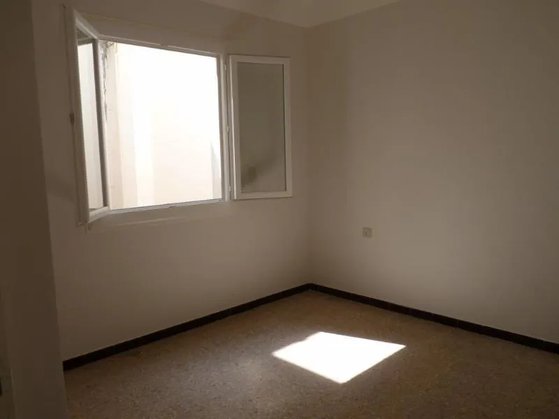 Toad - Two-Room Flat in Central Saint-Laurent-de-la-Salanque