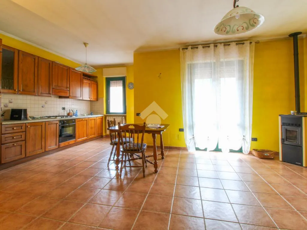 Cuisine - Trilocale with Private Balcony in Vestone