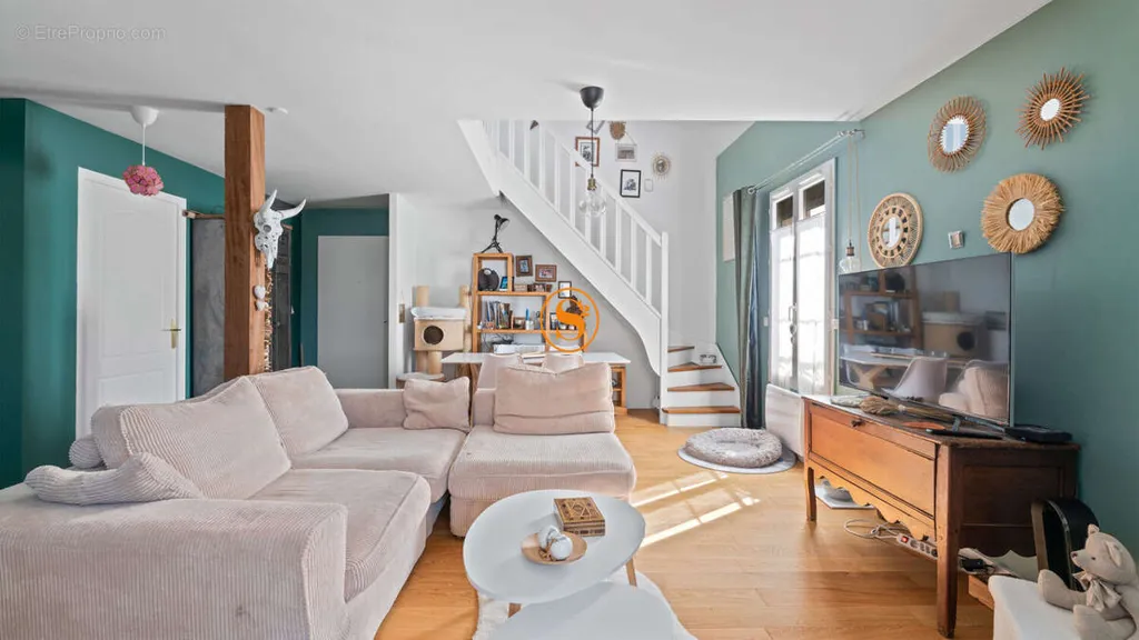 Soggiorno - Duplex Apartment with Central Location in Coye la Forêt