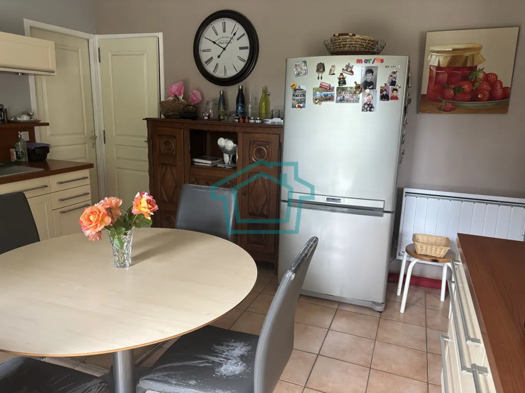 Cuisine - Maison Individuelle avec Double Garage dans un Environnement Calme