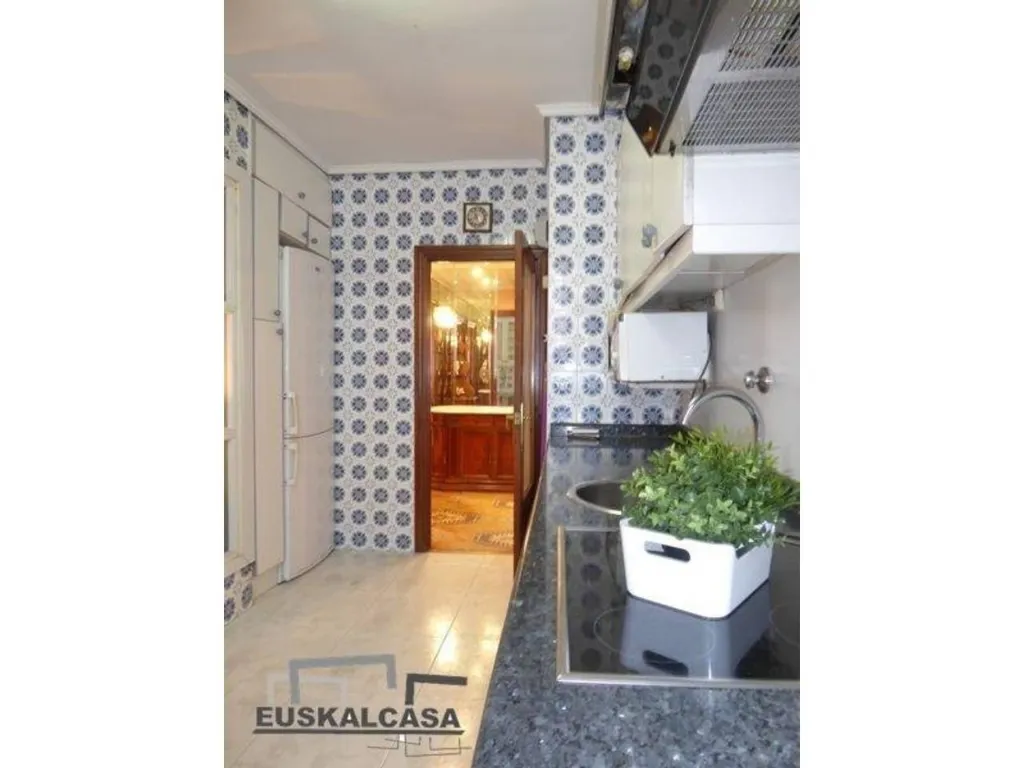 Cuisine - Bright Apartment with Lift in Bilbao