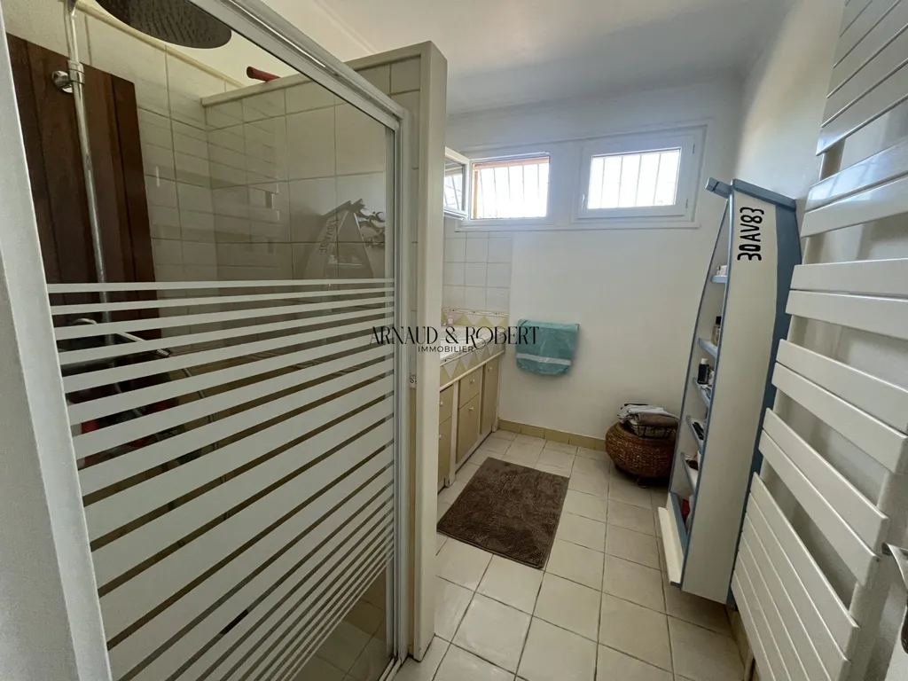Salles de bain - Villa avec Piscine à Savasse