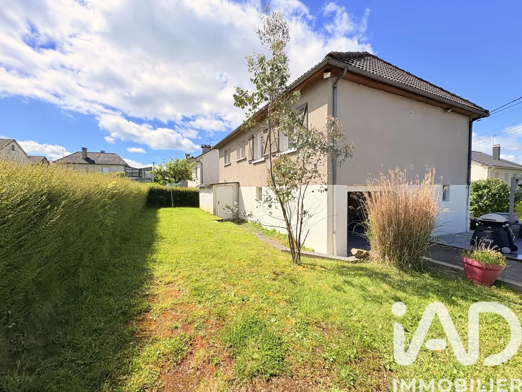 Jardin - Maison Individuelle avec Jardin et Terrasse à Cantal
