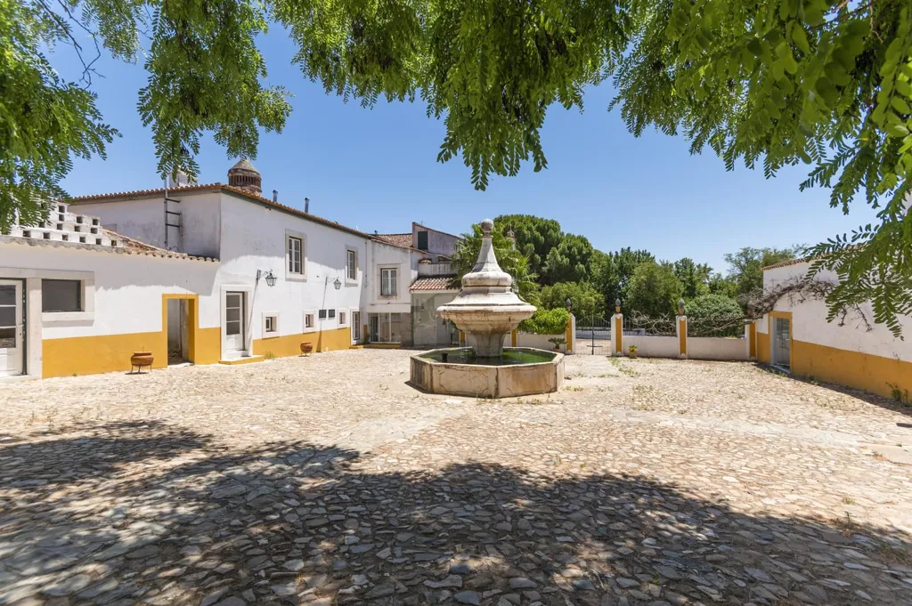 Aed - Farm with Antique Style Accommodations in Elvas