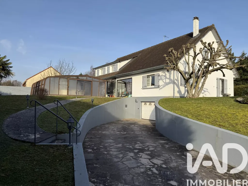 Exterior - 1980s House with Pool in Ville-Saint-Jacques