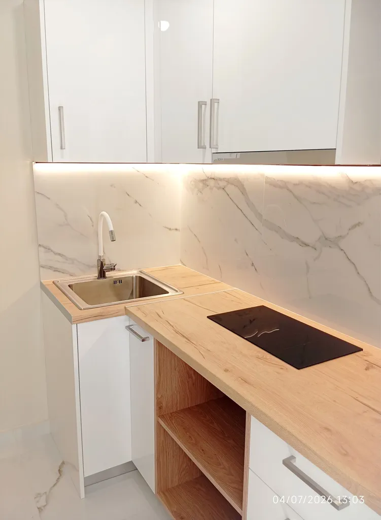 Köök - Renovated Studio with Balcony in Athens Centre