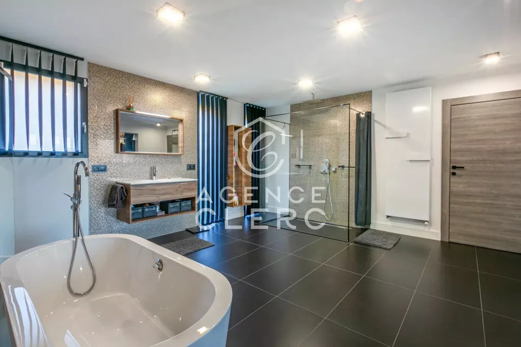Salles de bain - Villa Contemporaine avec Vue Lac à Pringy
