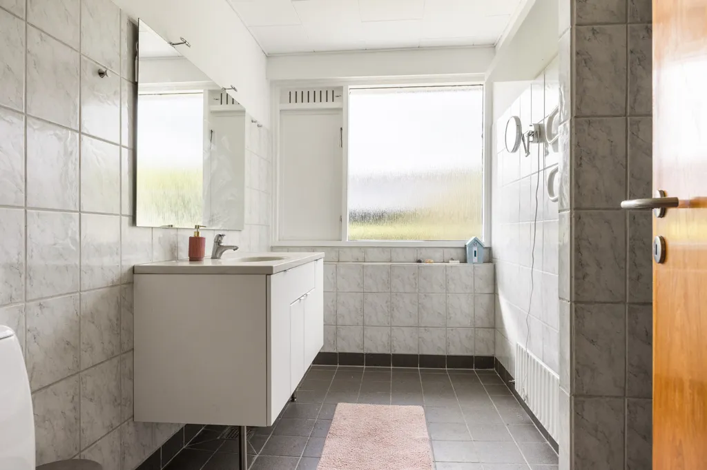 Salles de bain - 1970s Villa with Garden in Birkerød