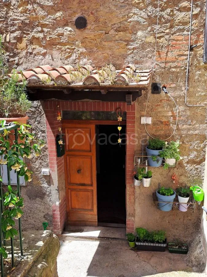 Aed - Rustic Trilocale in Castle Walls, Passignano