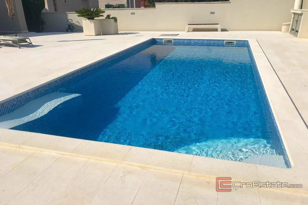 Bassein - Modern Villa with Pool near Zadar Marina