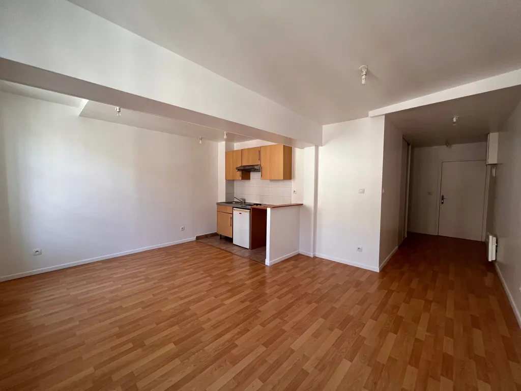 Séjour - Appartement 2 Pièces au Centre de Sens