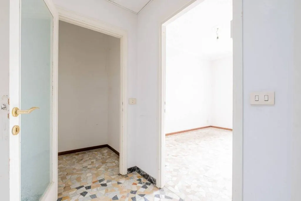 Hallway - Luxury Flat to be Restructured in Milan