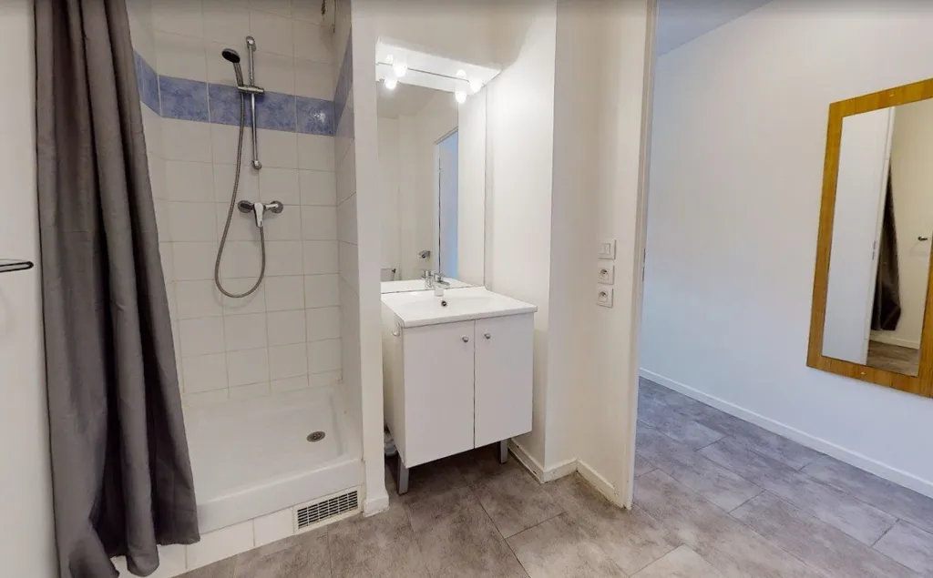 Vannitoad - Student Apartment with Ascender in Cachan