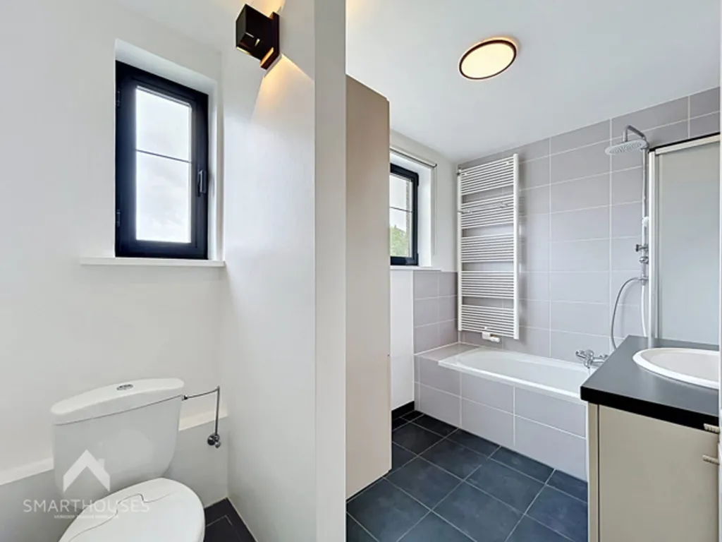 Salles de bain - Maison Économe en Énergie avec Terrasse à Lede