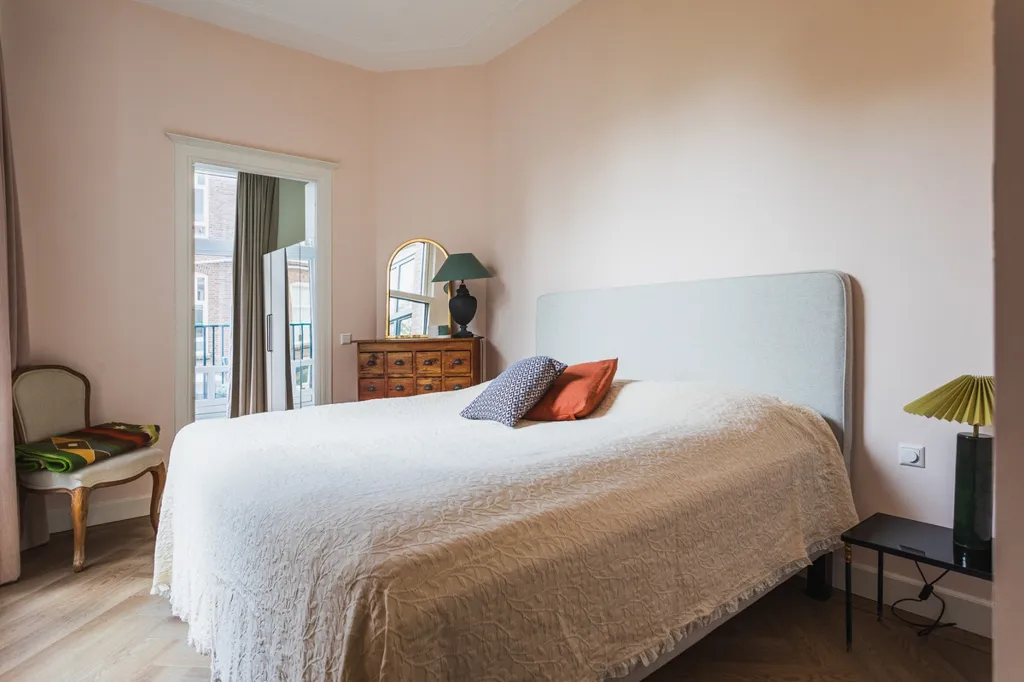Magamistoad - Renovated Upper-Floor Apartment in Duinoord