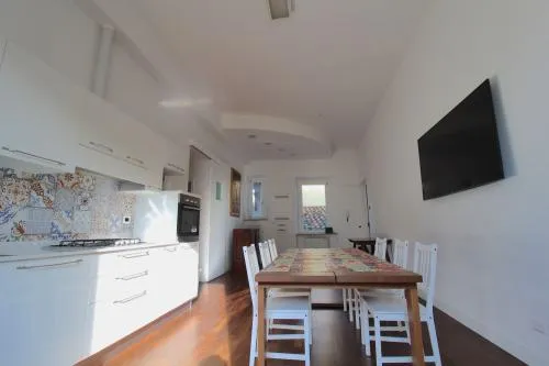 Salle à manger - Exclusive Apartment with Historic Views in Ancona
