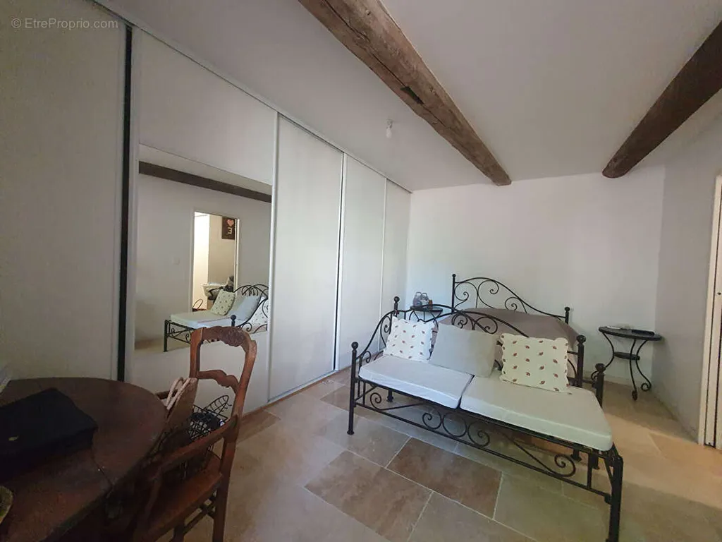 Chambres - Maison de Village en Pierre avec Cour à Calvisson