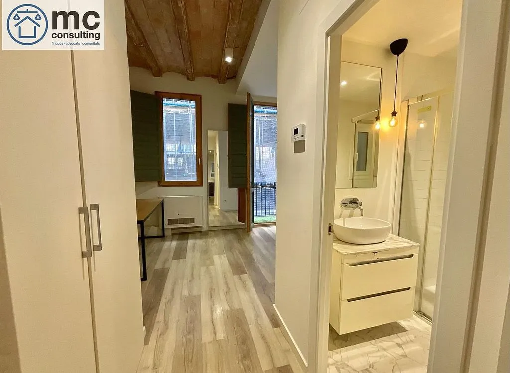 Salles de bain - Modern Flat with Balcony in El Raval, Barcelona
