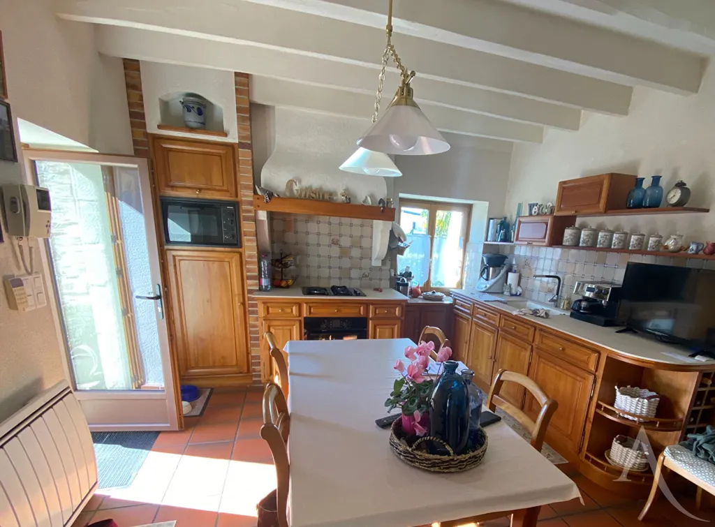 Köök - Rustic Stone Farmhouse with Paddock in Montaigu-Vendée