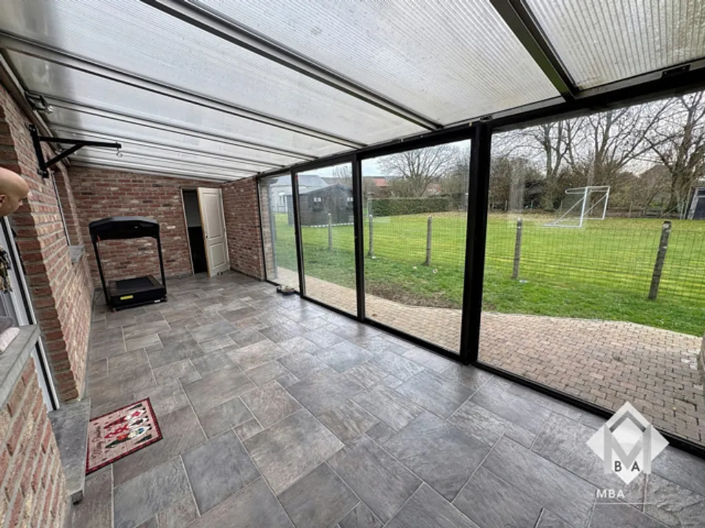 Terrasse - Villa avec Panneaux Solaires et Jardin à Awans Othée