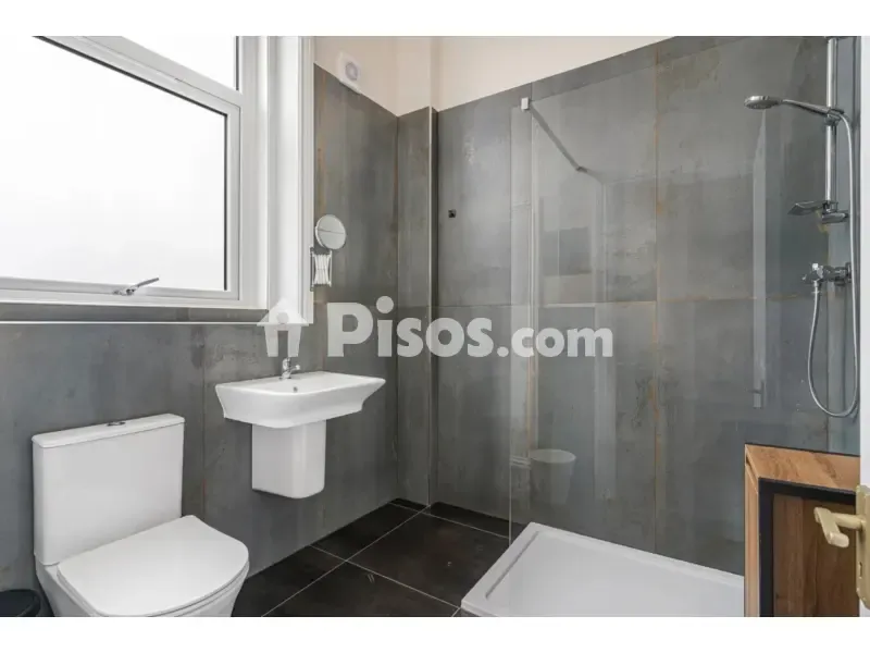 Bagni - Modern Apartment with Security Features in O Barco de Valdeorras