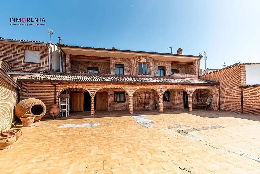 Aed - Detached House with Terrace in La Mata