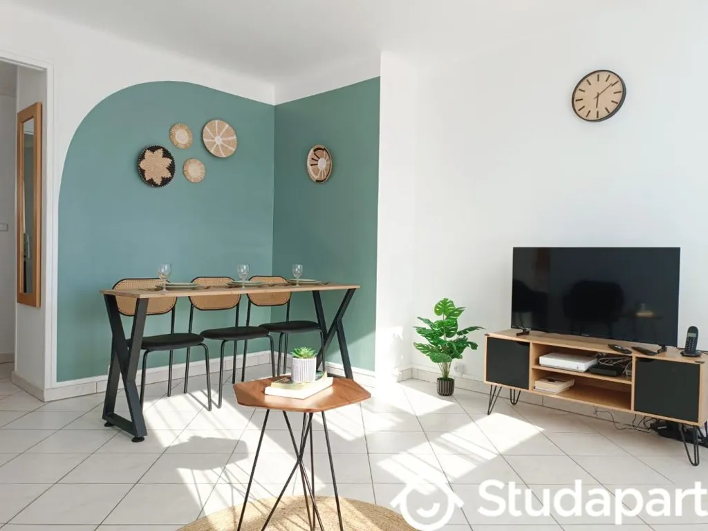 Séjour - Chambre en Colocation avec Vue sur Espace Vert à Houilles