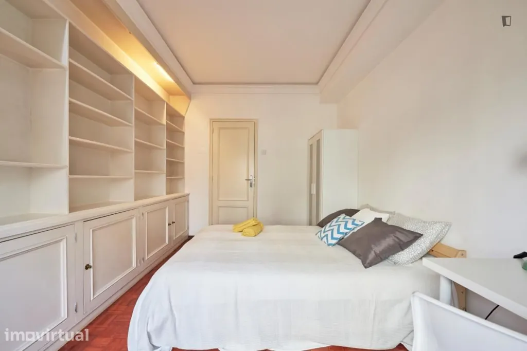 Bedrooms - Student Room in Marquês de Pombal, Lisbon