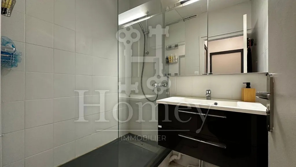 Vannitoad - Private Co-living with Parking on 11th Floor in Gaillard