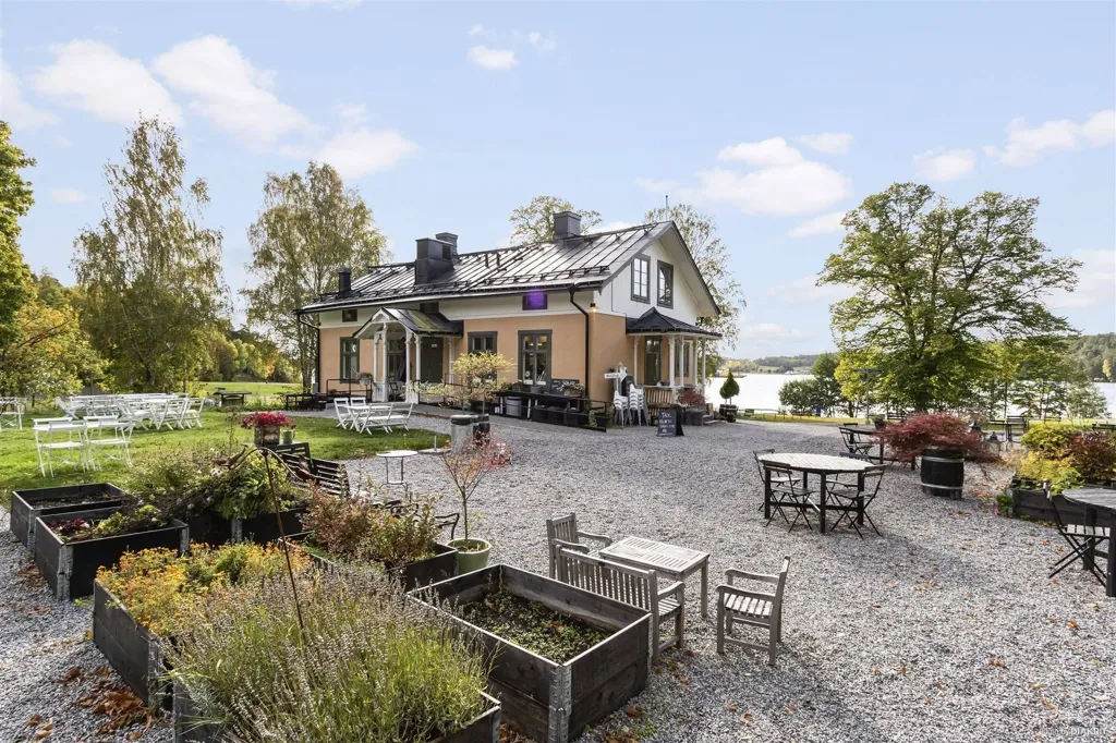 Giardino - Efficient Flat with Loft Potential in Blackeberg