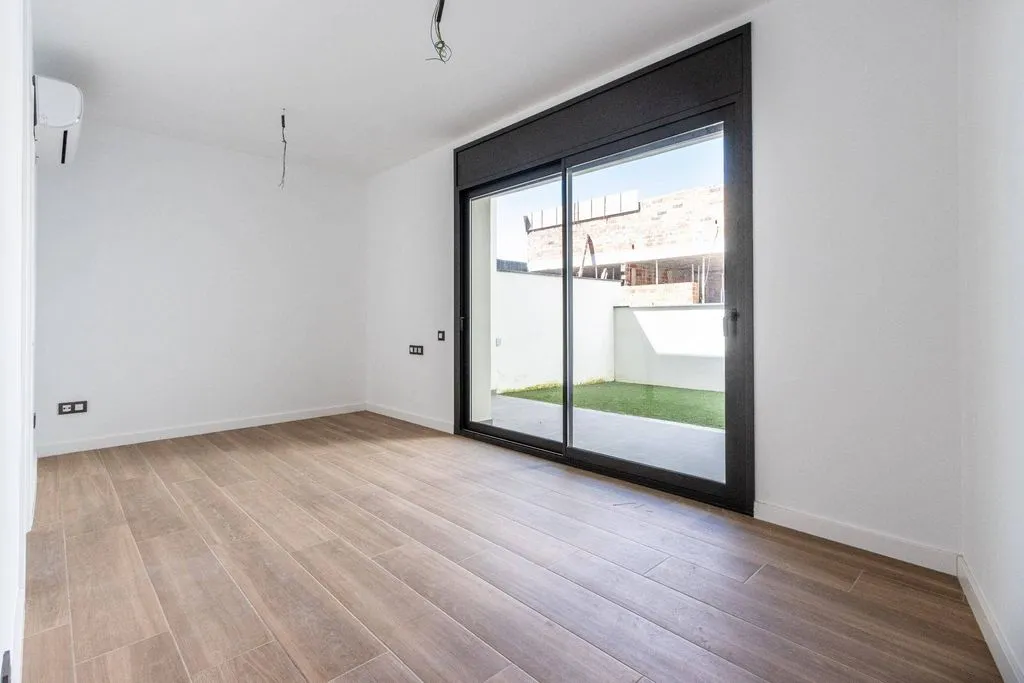 Toad - New Detached House with Terrace in Viladecavalls