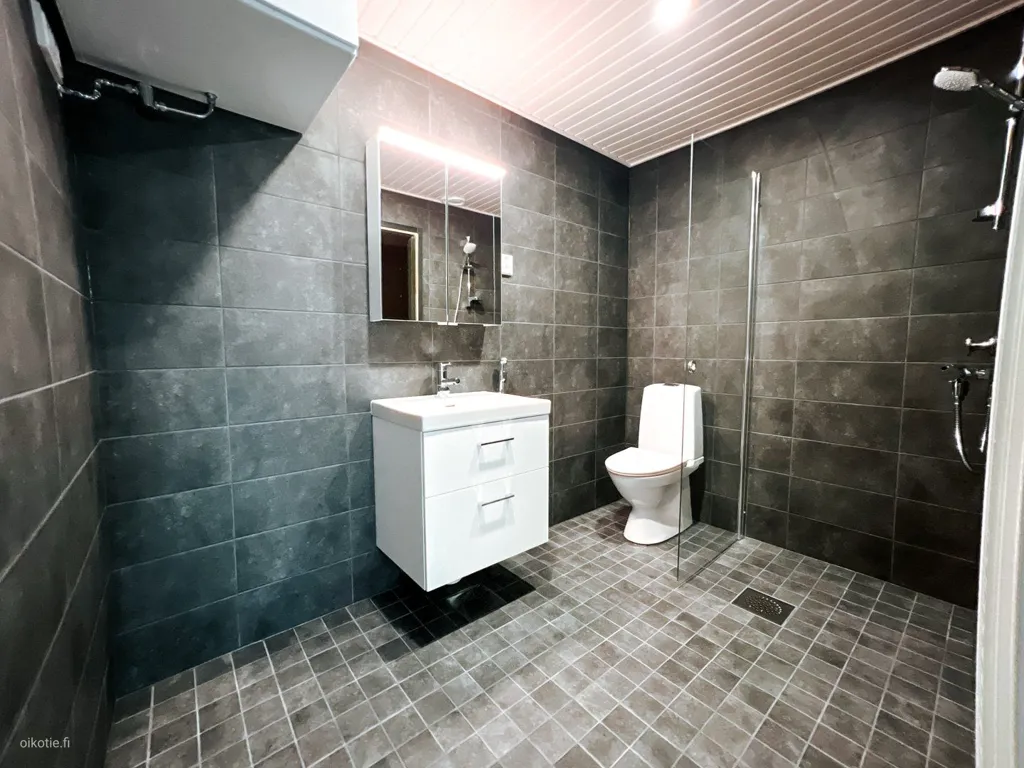 Salles de bain - Modern Flat with Garden in Espoo