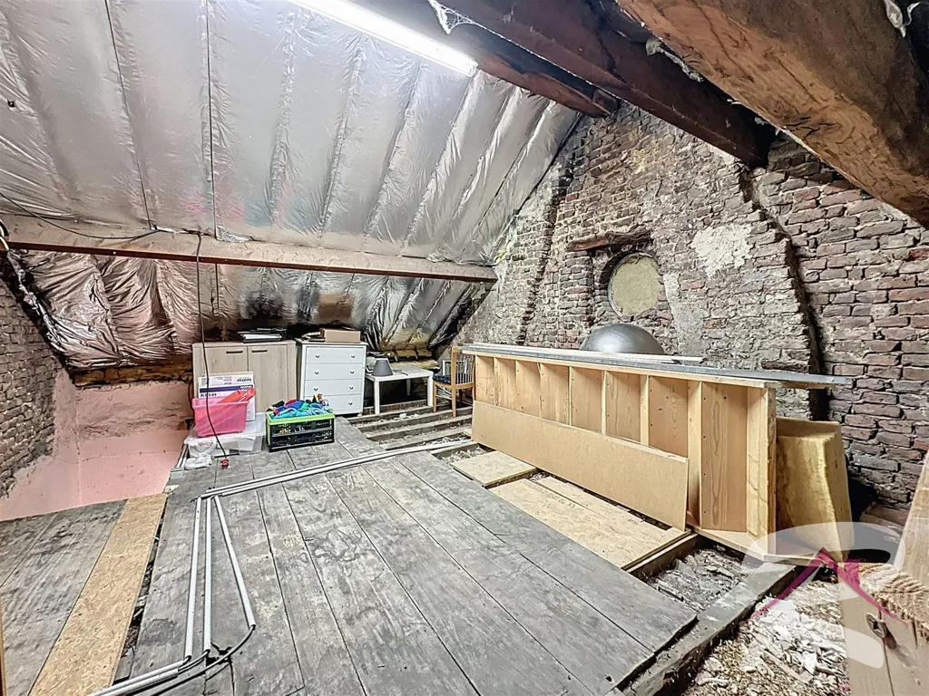 Toad - 4-Floor House with Pergola in Roufosse