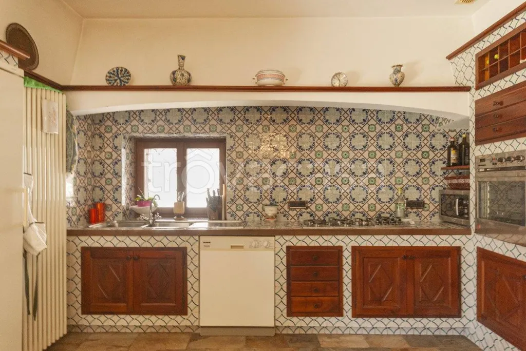 Cuisine - Historic Villa with Panoramic Views in Grignasco