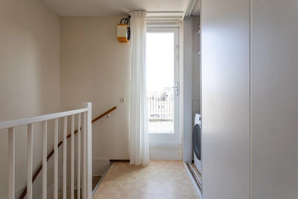 Entrée - Three-Bedroom Tussenwoning with Garden in Rijswijk