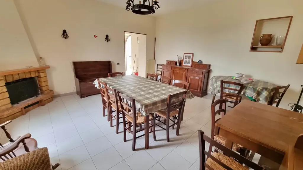 Söögituba - Independent House with Dual Access in Torre Le Nocelle