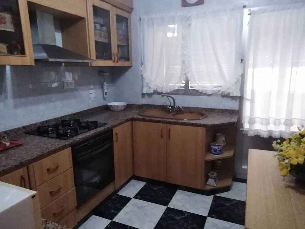 Cuisine - Bright Apartment with Patio in Almansa