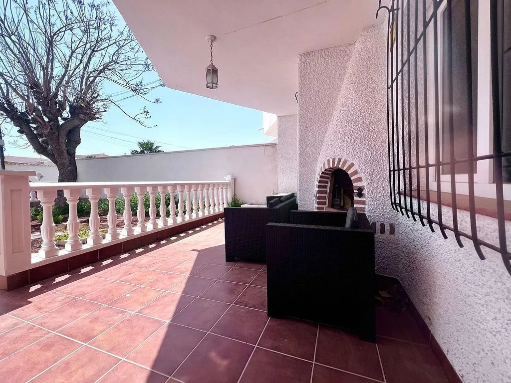 Terrass - Bungalow with Garden and Terrace in La Regia