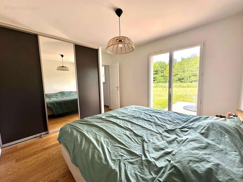 Chambres - Maison de Plain-Pied avec Terrasses à Cudos