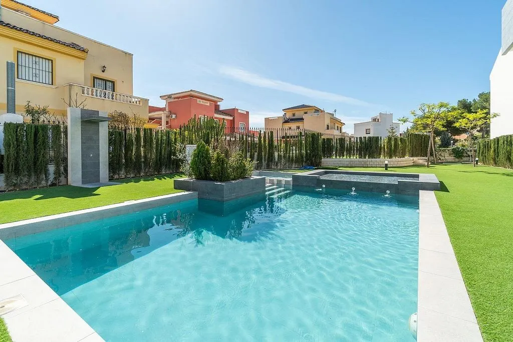 Piscine - Chalet with Pool and Terrace in Los Balcones