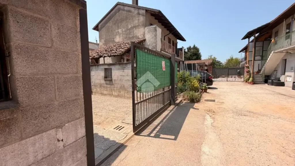 Giardino - Casa di corte con spazio esterno a Cilavegna