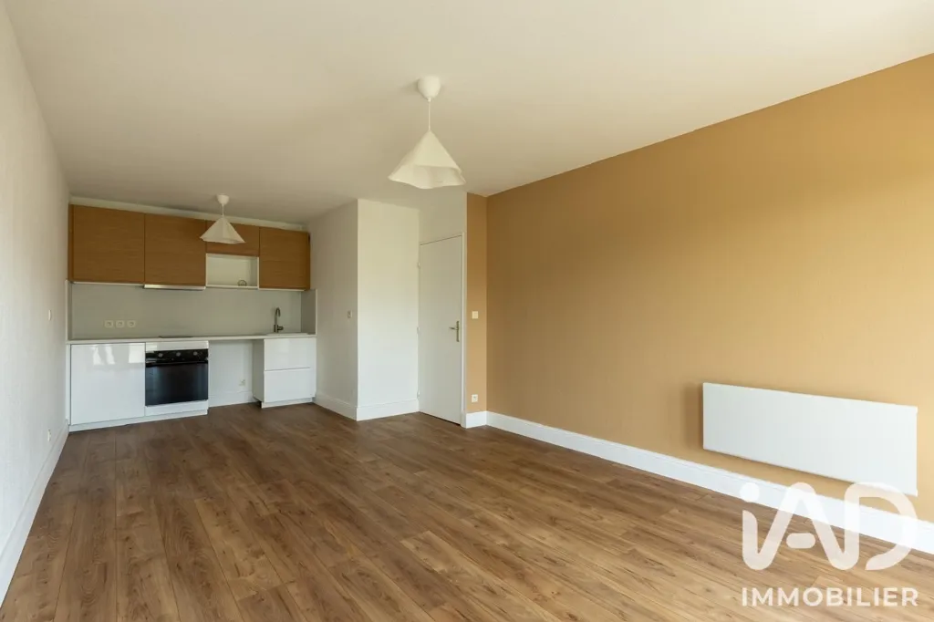 Séjour - Appartement Rénové avec Piscine à Cenon