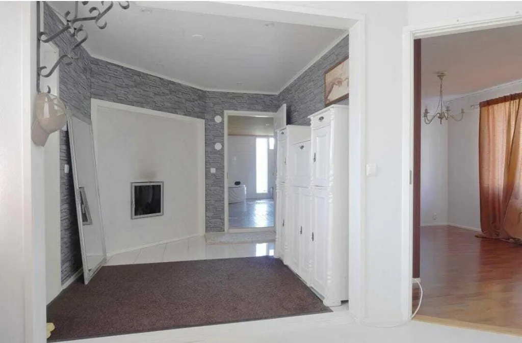 hallway_entrance